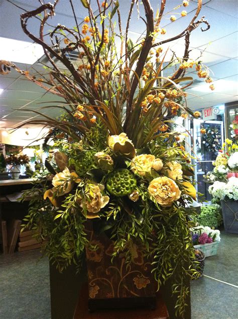 Pin By Daron Frazier On Floral Designs Large Flower Arrangements
