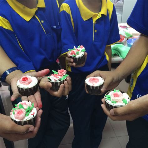 Ukha merupakan sup ikan yang sangat gurih dan cocok dijadikan sebagai sajian makan malam. MASAKAN ASAS DAN KEK ~ PORTAL RASMI PENDIDIKAN KHAS SMK ...