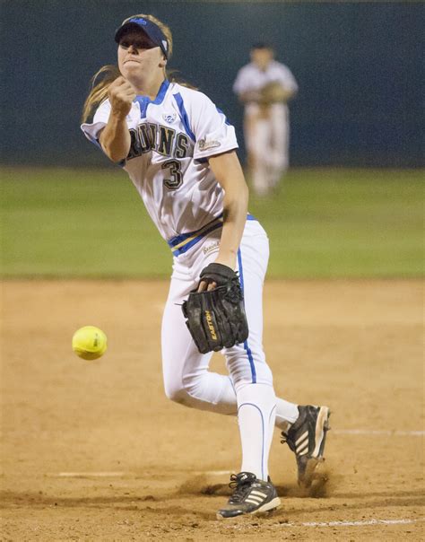 UCLA softball embodies 'mission first, team always' | Daily Bruin