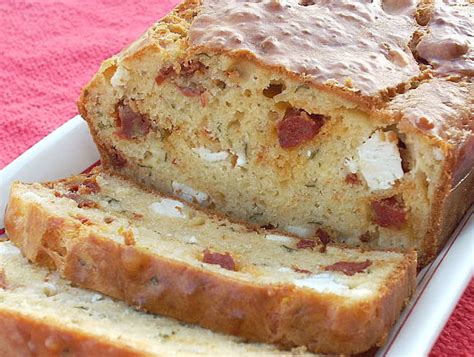 Recette de Cake chorizo feta tomates séchées origan