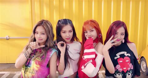 We're a fresh, creative production company. K-Pop-Band BLACKPINK kündigt ihr Debütalbum an