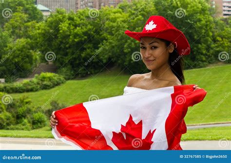 Girl With A Canada Flag Stock Image Image Of Female 32767585