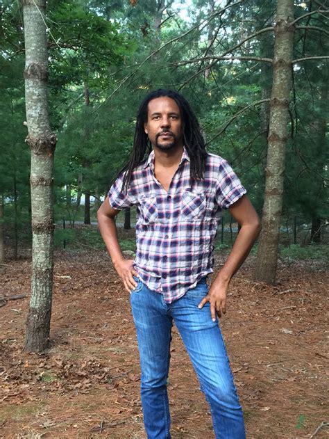 From the secret lives of elevators to international poker tournaments. Colson Whitehead, vencedor do Pulitzer em 2017, é um mestre na arte de começar um livro - GQ ...