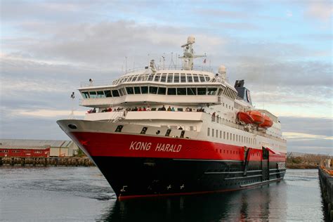 The button link above will take you to track ms kong harald live on cruisin's custom interactive cruise ship tracker. Kong Harald in Svolvær Foto & Bild | world, europe, norway ...