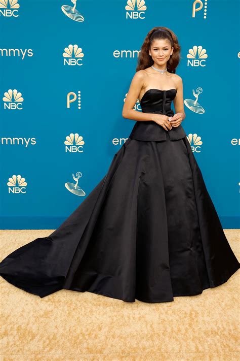 Best Dressed Celebrities At The 2022 Emmys Zendaya Lizzo More Page Six Oltnews