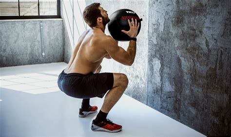 porque você precisa caprichar no treino de glúteos homem no espelho