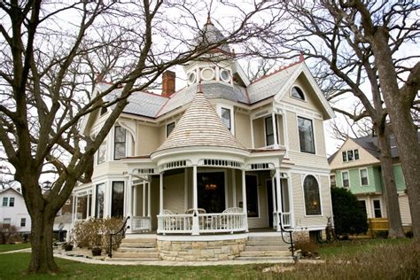 The Beautiful Victorian Style Magruder House In Kankakee Il Take A