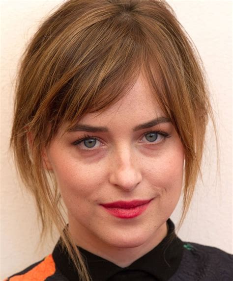 Dakota johnson says her tooth gap 'closed by itself'—but can that really happen? Dakota Johnson's Teeth: Why Her Gap-Toothed Smile Disappeared