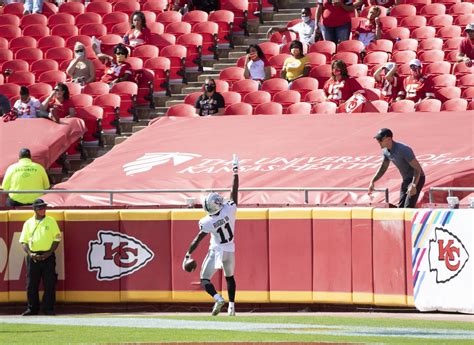 Raiders' wide receiver Henry Ruggs brings speed, smile to team | Las Vegas Review-Journal