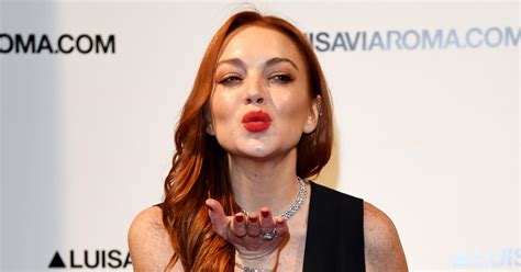 Can Lindsay Lohan Sing Actress Releases “jingle Bell Rock”