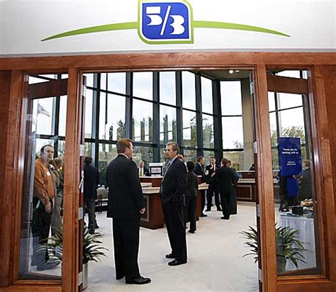 Fifth third bank frequently offers cash bonuses for new checking customers. FIFTH THIRD BANK OPENS BANKING CENTER AT ONE SEAGATE - The ...