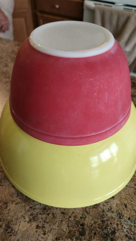 Vintage Pyrex Mixing Bowls Estatesales Org