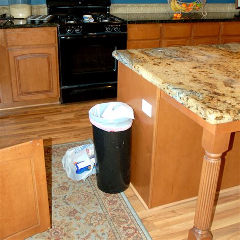 Here are the different types: restlessrisa: UNDER CABINET TRASH CANS make me HAPPY HAPPY ...