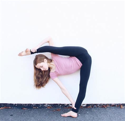 Pin By Shreya R On Gymnastics And Flexibility Dance Photography Poses
