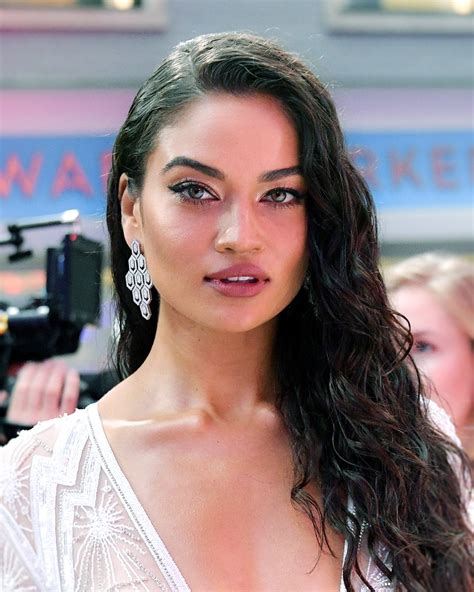 Shanina Shaik From Mtv Vmas 2018 Best Beauty E News