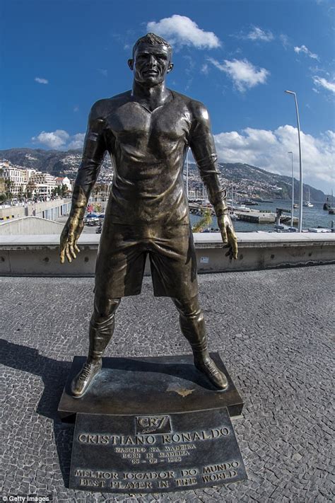Just because you look at cr7's gleaming bronze so says the statue's sculptor, madeiran artist emanuel santos, responding to internet. Cristiano Ronaldo's airport statue and the worst ever ...