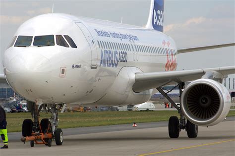 Der Neue Airbus A320 Mit Sharkletts Auf Der Ila 2012 In Berlin