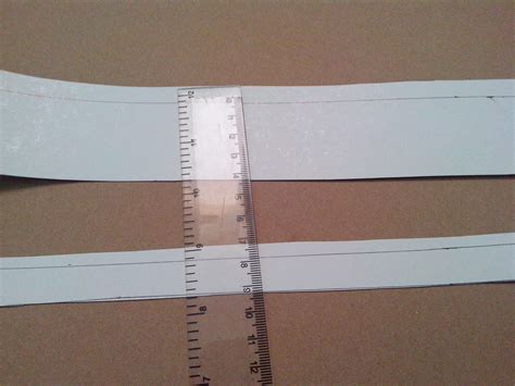 Zanahoria de papel tipo quilling. paso 3: recorta dos tiras de cartulina, una de 50x5 cm. & otra de 50x3 cm. dejando un borde de ...