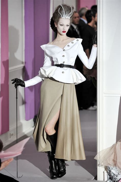 Christian Dior Spring 2010 Runway Pictures Runway Fashion Couture