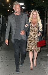 CANDID Jessica Simpson Out With Her Husband In New York City 7 31