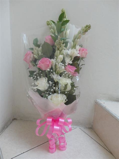 Rangkaian buket bunga mawar asli dari olusta dengan variasi warna merah, putih, pink, dll. 35+ Gambar Buket Bunga Mawar Merah Asli