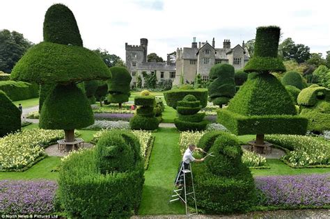 Worlds Largest Topiary Garden Begin Annual Six Month Trimming Of Hedges