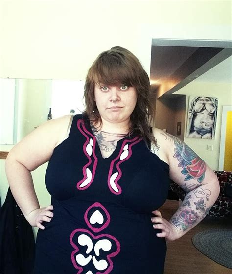 27 Plus Size Women Show Off Their Arms Because Being Sleeveless Isnt