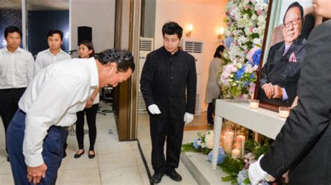 Tan was seen at the cardiff city stadium for the newcastle clash with his traditional cardiff shirt with his trousers pulled up. Najib, Rosmah, Vincent Tan pay last respects to Yeoh Tiong Lay