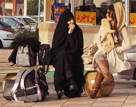 حجاب اختیاری حق زن ایرانی صفحه اصلی فیس‌بوک