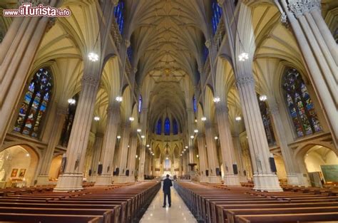 St patrick's cathedral rose window. Interno della St.Patrick's Cathedral, Cattedrale ...