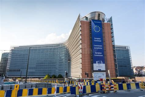 Edificio De La Comisión Europea En Bruselas Fotografía Editorial
