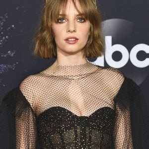 Maya Hawke Sexy Photos Video Leaked Nudes Celebrity