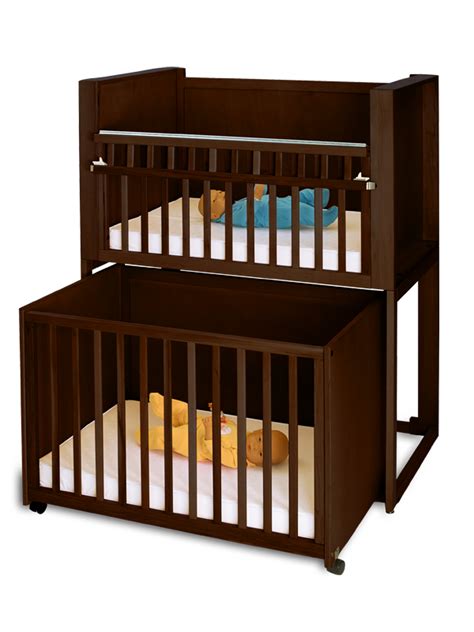 Safety is the first and most important factor to consider when buying a crib, which is why experts always recommend buying new. Pin van The Learned Breddrin op D3 + D | Kinderen, Baby