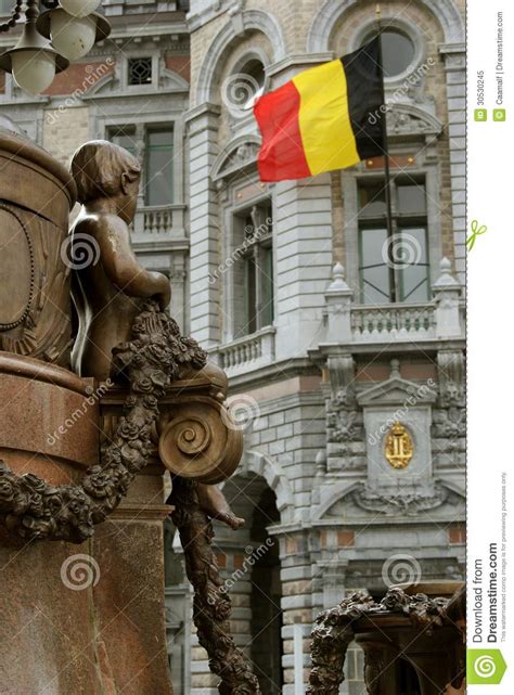 Grateful both sides nav, metro boomin: Statue Of Young Boy Looking At Belgian Flag Stock Image - Image of landmark, building: 30530245