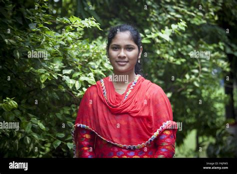 Dhaka Bangladesh Rd Sep Bangladeshi Garments Worker Shima Akhter Poses For