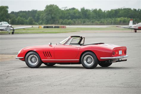 As one of the only 275 models to get near the exclusivity. Ferrari 275 GTB/4 NART Spyder geveild voor $25 miljoen ...