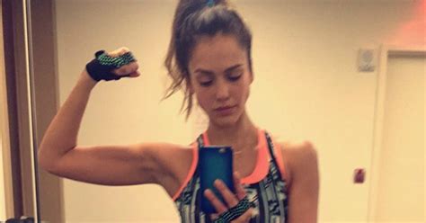 Jessica Alba Exercise Routine Has People Very Confused