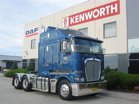 Their are some variations to these. Kenworth K200 2.8M Aerodyne Big Cab 6x4 de 2011 de la ...