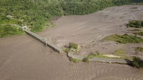 El Desbordamiento De Un Río En Ecuador Causa El Colapso De Un Puente Fotos Video Rt