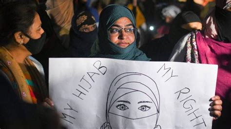 حجاب پرپابندی کا کرناٹک ہائیکورٹ کا فیصلہ سپریم کورٹ میں چیلنج