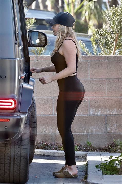 Hilary Duff Shows Off Her Curves In A Black Tank Top And Leggings While