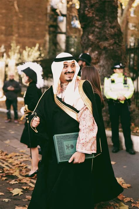 فتاة سعودية تفاجئ الجميع وتنشر صور خاصة لأمير سعودي برفقة زوجته من داخل القصر الملكي لن تصدق