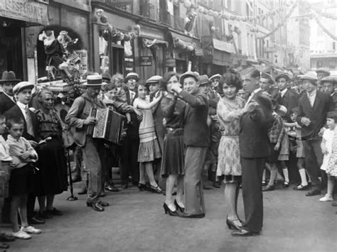 people loved dancing in the streets for bastille day back in the 1920s