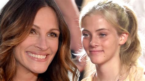 Julia Roberts 16 Year Old Daughter Makes Her Red Carpet Debut Youtube