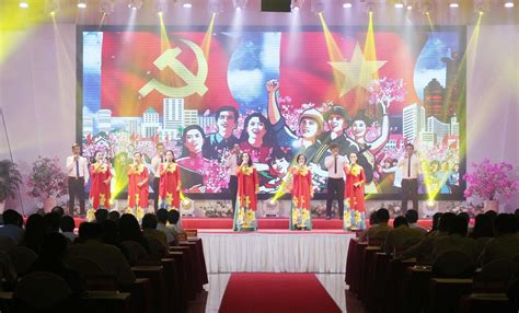 Đoàn thanh niên cộng sản hồ chí minh, đội thiếu niên tiền phong hồ chí minh. Nghệ An tổ chức lễ kỷ niệm 130 năm Ngày sinh Chủ tịch Hồ ...