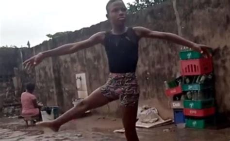 Niño de Nigeria se vuelve viral por bailar ballet bajo la lluvia y se