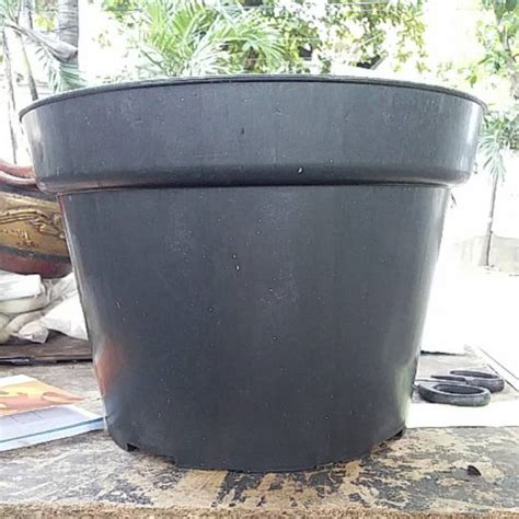 Mulai dari warna merah, putih, ungu, pink/merah muda dan juga hitam. Pot bunga warna hitam polos ukuran 30 | Shopee Indonesia