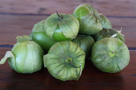 Tomatillos help to prevent diabetes, improve vision and health of digestive system, boost immunity, increase cellular growth, and can help in weight loss efforts. Eating Tomatillos Is A Great Way To Fight Cancer ...