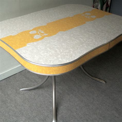 Vintage 50 s chrome 2 tube kitchen table yellow formica mid century modern. Yellow Formica Table on Vintage Design | Seeur
