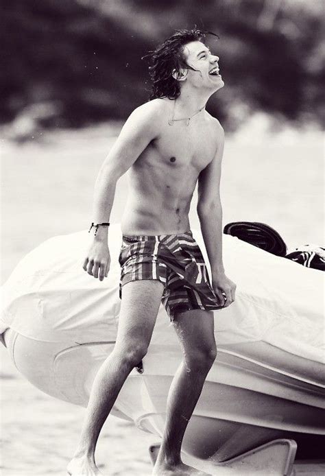 Pin By Lauren Betancourt On Yummm Harry Styles Shirtless Harry